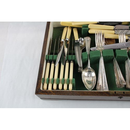 234 - John B Chatterly Cutlery Set 66 Piece Wooden Canteen      475638