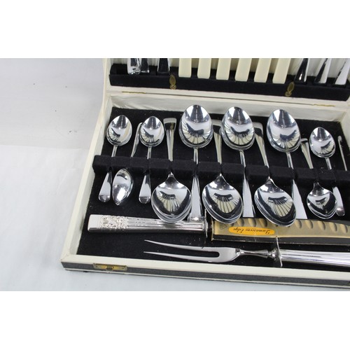 235 - Vintage Cutlery Set Stainless Steel 27 Piece Steak Set      562417