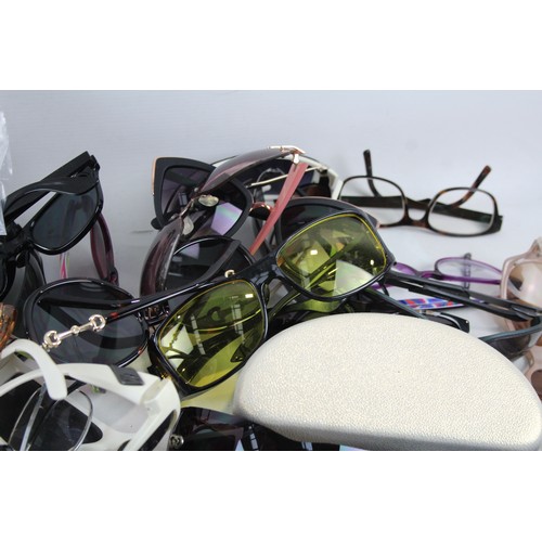 252 - Sunglasses Assorted Vintage Modern Inc Branded, Cases Joblot     700906