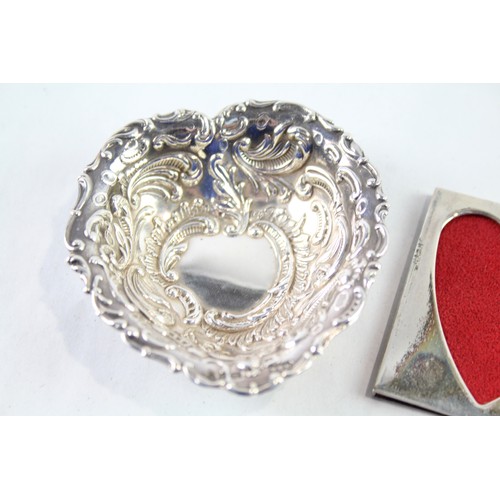 274 - 2 x .925 sterling silver heart shaped pin dish & double photograph frame (66g)      657131