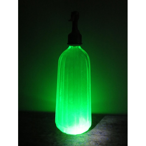 44 - Vintage French Uranium glass soda syphon,13