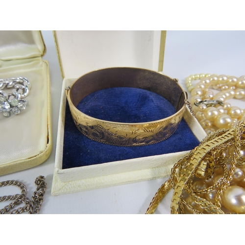 322 - Mixed lot of costume jewellery including a vintage Tudor ladies wristwatch and a 9ct gold plated ban... 