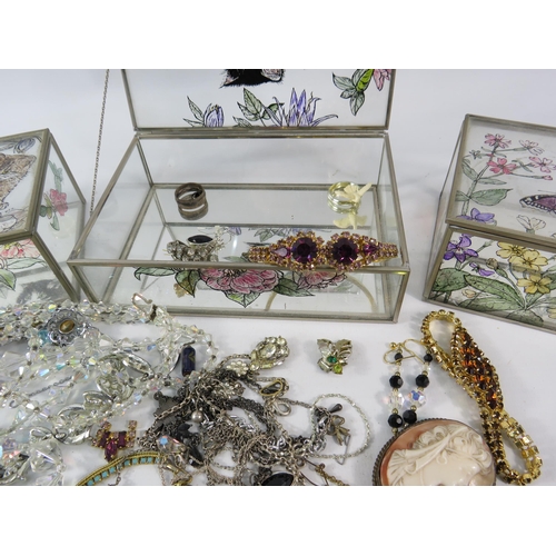 330 - Good selection of vintage costume jewellery and 3 glass jewellery boxes including Aurora Borealis & ... 