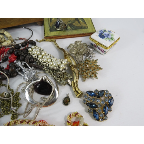 332 - Mixed lot to include Costume jewellery, wristwatches including Tissot, vintage camera etc.