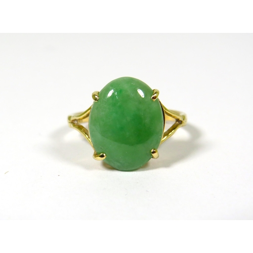 372 - 9ct Yellow Gold ring set with a large oval of Jade which measures 15 x 12 mm. Finger size Q-5.   3.6... 