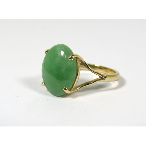 372 - 9ct Yellow Gold ring set with a large oval of Jade which measures 15 x 12 mm. Finger size Q-5.   3.6... 