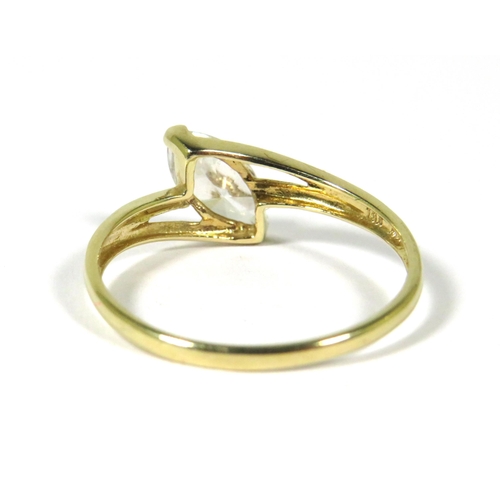 377 - 14ct Yellow Gold Ring set with an oval shaped CZ Gemstone which measures approx 10mm x 4mm finger si... 