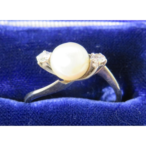 380 - 18ct (unmarked)  White Gold Ring set with a Single 8mm Pearl flanked by twin Diamonds .  Finger size... 