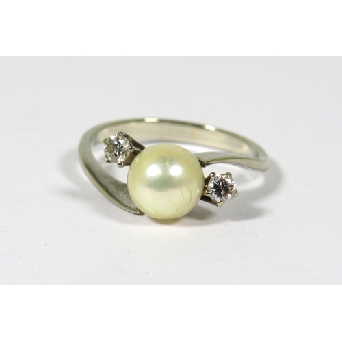 380 - 18ct (unmarked)  White Gold Ring set with a Single 8mm Pearl flanked by twin Diamonds .  Finger size... 