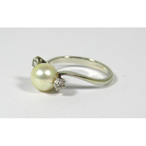 380 - 18ct (unmarked)  White Gold Ring set with a Single 8mm Pearl flanked by twin Diamonds .  Finger size... 