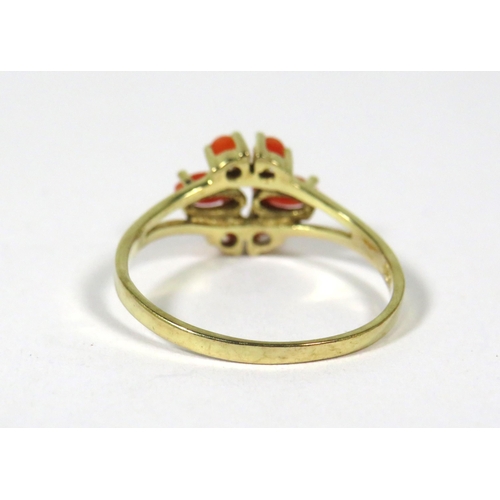 382 - 9ct Yellow Gold Ring set with Coral in a Geometric pattern. Hallmarked for London 1982 Finger size N... 