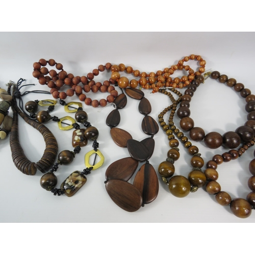 479 - Selction of wooden statement necklaces.