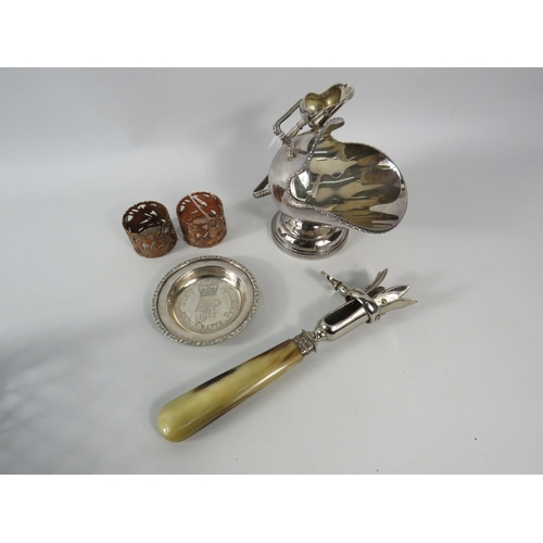 500 - Mixed lot to include a Gigot (lamb bone holder), a pair of copper napkin rings, pin dish and sugar b... 