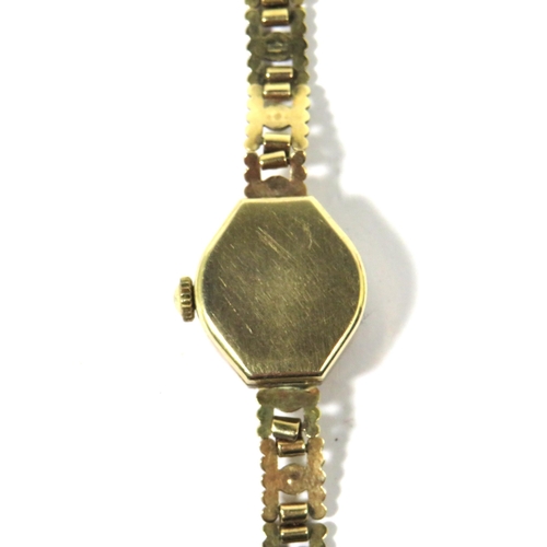 400 - Ladies Accurist 21 Jewel swiss watch, In running order. 9ct Gold Body and Strap. Total weight 10g