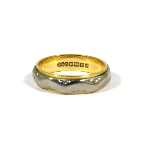 507 - 18ct Bi Coloured Gold Ring of Yellow and White Gold.  Finger size 'K-5 to L   4.8g