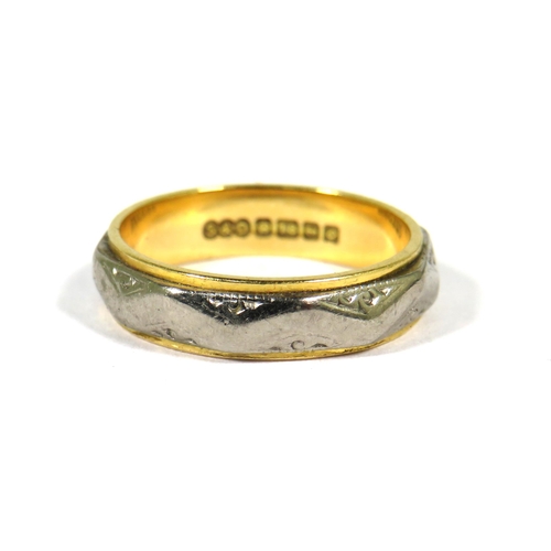 507 - 18ct Bi Coloured Gold Ring of Yellow and White Gold.  Finger size 'K-5 to L   4.8g