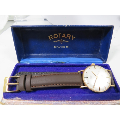 521 - Rotary 17 Jewel incabloc gents watch with 9ct Yellow gold case. Bezel measures approx 30mm Diameter.... 