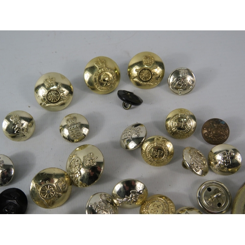 524 - Selection of Military buttons from various Regiments and a compact mirror.