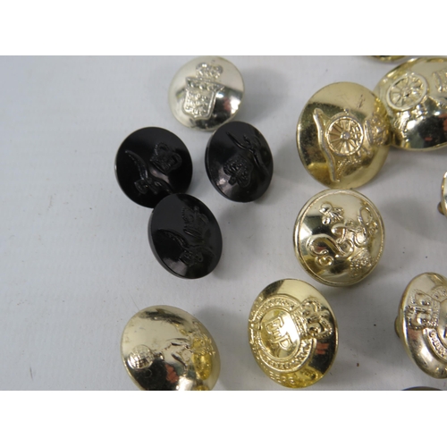 524 - Selection of Military buttons from various Regiments and a compact mirror.