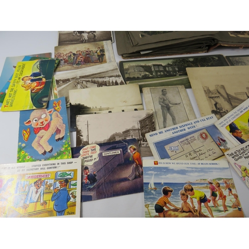 530 - Album of vintage topographical postcards plus a large selection of loose postcards including Bamfort... 