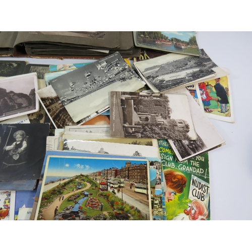 530 - Album of vintage topographical postcards plus a large selection of loose postcards including Bamfort... 