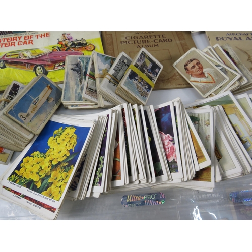 573 - THIS LOT HAS NOW BEEN WITHDRAWN BY THE VENDOR.
Large selection of various cigarette cards Wills, Ogd... 