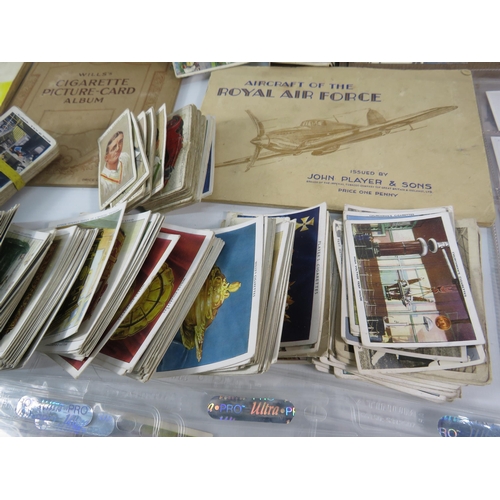 573 - THIS LOT HAS NOW BEEN WITHDRAWN BY THE VENDOR.
Large selection of various cigarette cards Wills, Ogd... 