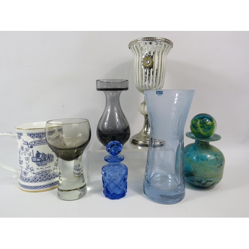 752 - Mixed lot to include various art glass including a Caithness Neodymium colour changing vase, Mdina, ... 