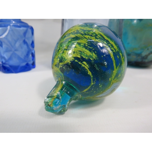 752 - Mixed lot to include various art glass including a Caithness Neodymium colour changing vase, Mdina, ... 