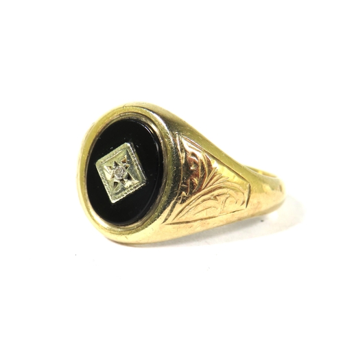 511A - 9ct Yellow Gold Signet Ring set with a central Oval Onyx with Diamond to centre.  Finger size  N  3.... 