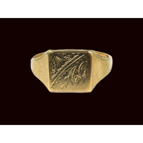 512A - 9ct Yellow Gold Signet Ring. Finger size N  2.1g. Initials are inscribed to the cartouche.  See phot... 