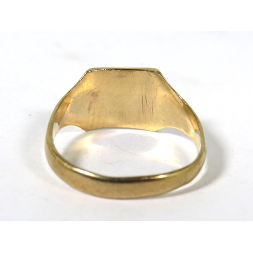 512A - 9ct Yellow Gold Signet Ring. Finger size N  2.1g. Initials are inscribed to the cartouche.  See phot... 