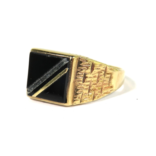 514A - 9ct Yellow Gold Gents Signet Ring set with Dark Onyx with Gold Stripe, (one stripe missing) Finger s... 