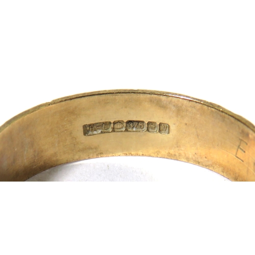 518A - 9ct Yellow Gold Etched & Textured Band.  Finger size 'W'  2.9g