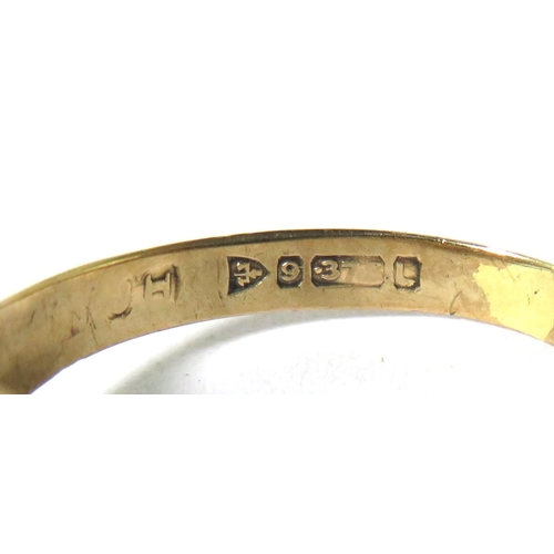 519A - 9ct Yellow Gold Signet Ring with unmarked Cartouche.  Finger size 'P'    2.3g