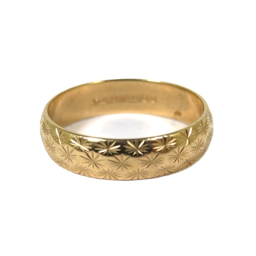 522A - 9ct Yellow Gold Etched & Textured Band. Finger size 'N'   2.6g