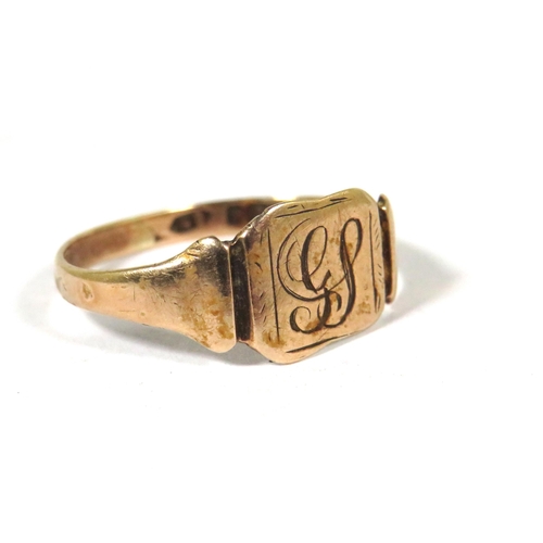 525A - 9ct Yellow Gold Signet Ring with etched Cartouche. Finger size O  1.3g