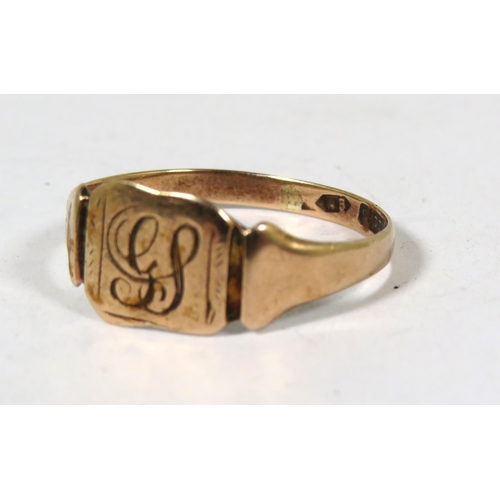 525A - 9ct Yellow Gold Signet Ring with etched Cartouche. Finger size O  1.3g