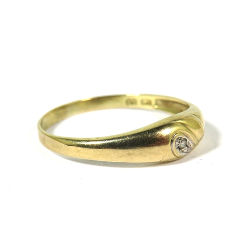 535A - 9ct Yellow Gold Ring set with a Small Melee Diamond. Finger size 'O'   1.0g