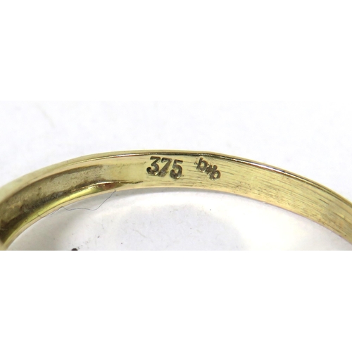 535A - 9ct Yellow Gold Ring set with a Small Melee Diamond. Finger size 'O'   1.0g