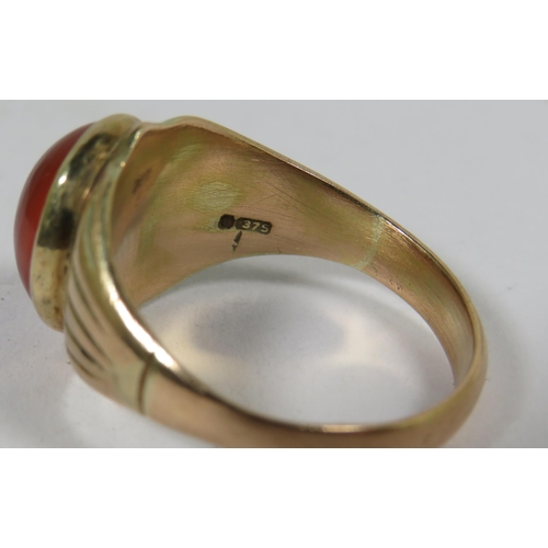 537A - 9ct Yellow Gold Signet Ring set with a large Cornelian Cabouchon which measures approx 12 x 10mm.   ... 