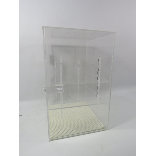 440a - Perspex display cabinet with shelves and lockable door,13 3/4