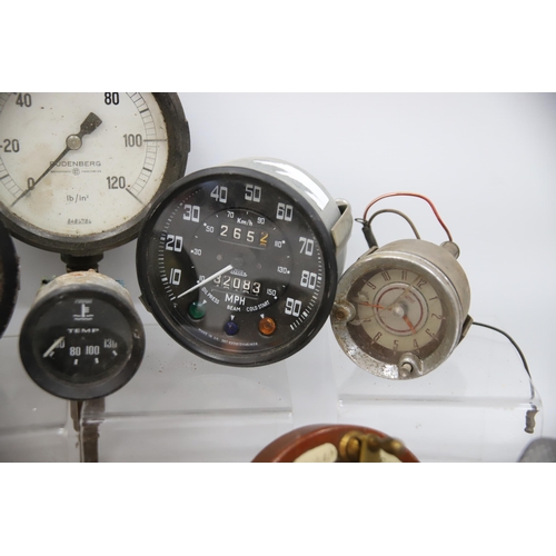 863 - THIS LOT HAS NOW BEEN WITHDRAWN BY THE VENDOR.
Good Selection of Vintage Motor Gauges to include Smi... 