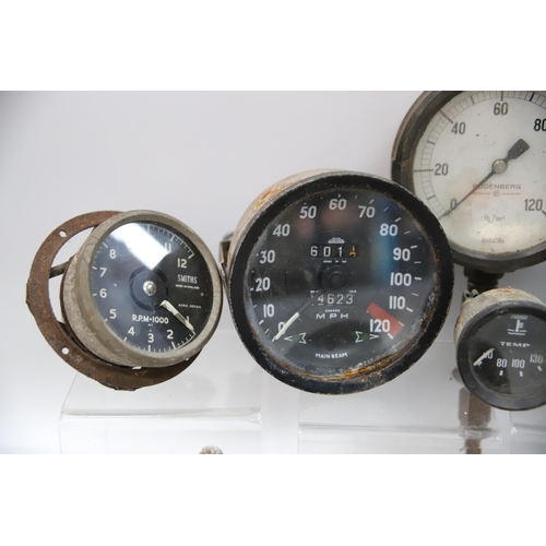 863 - THIS LOT HAS NOW BEEN WITHDRAWN BY THE VENDOR.
Good Selection of Vintage Motor Gauges to include Smi... 