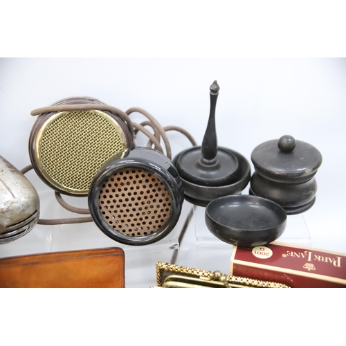 866 - THIS LOT HAS NOW BEEN WITHDRAWN BY THE VENDOR.
Mixed Vintage items to include Razors, Kitchenalia et... 