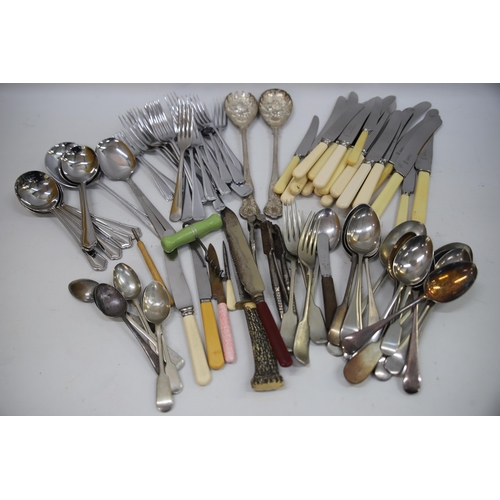 874 - Assorted vintage flatware. See photos.