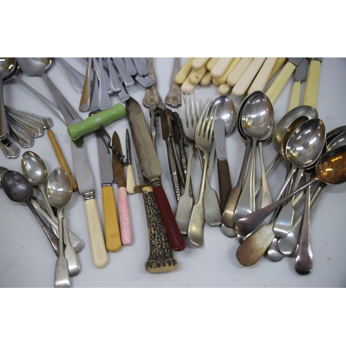 874 - Assorted vintage flatware. See photos.