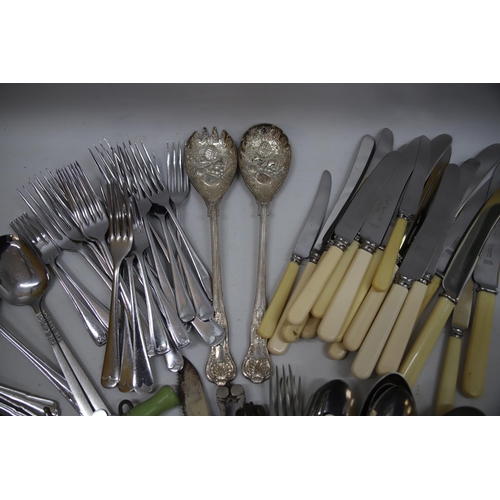 874 - Assorted vintage flatware. See photos.