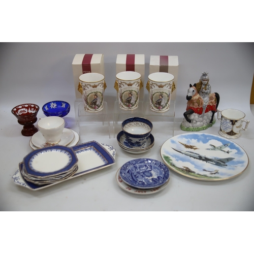 901 - Nice Selection of Ceramics. See photos.