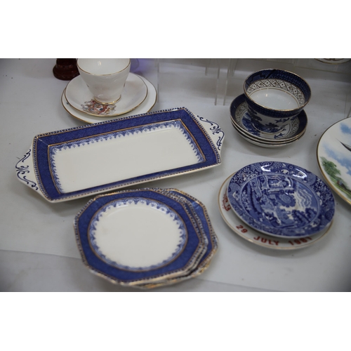 901 - Nice Selection of Ceramics. See photos.